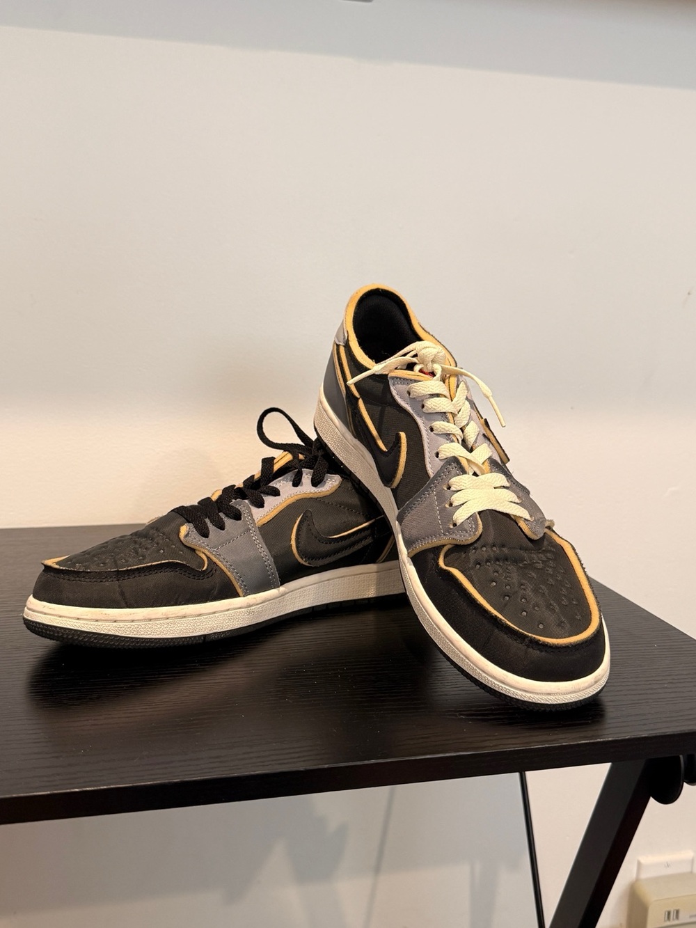 Nike Men’s Low-Top Sneakers in Black, Gray and Yellow
